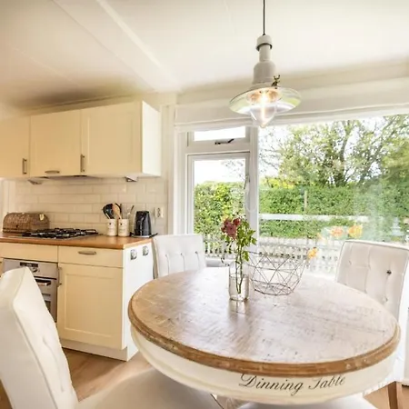 Vakantiebungalow In Riviera Maison Stijl Nabij Zee En Strand, Bos En Duin Warmenhuizen